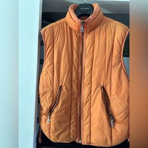 Burnt orange puffer vest. With side ties for extra room in great condition.